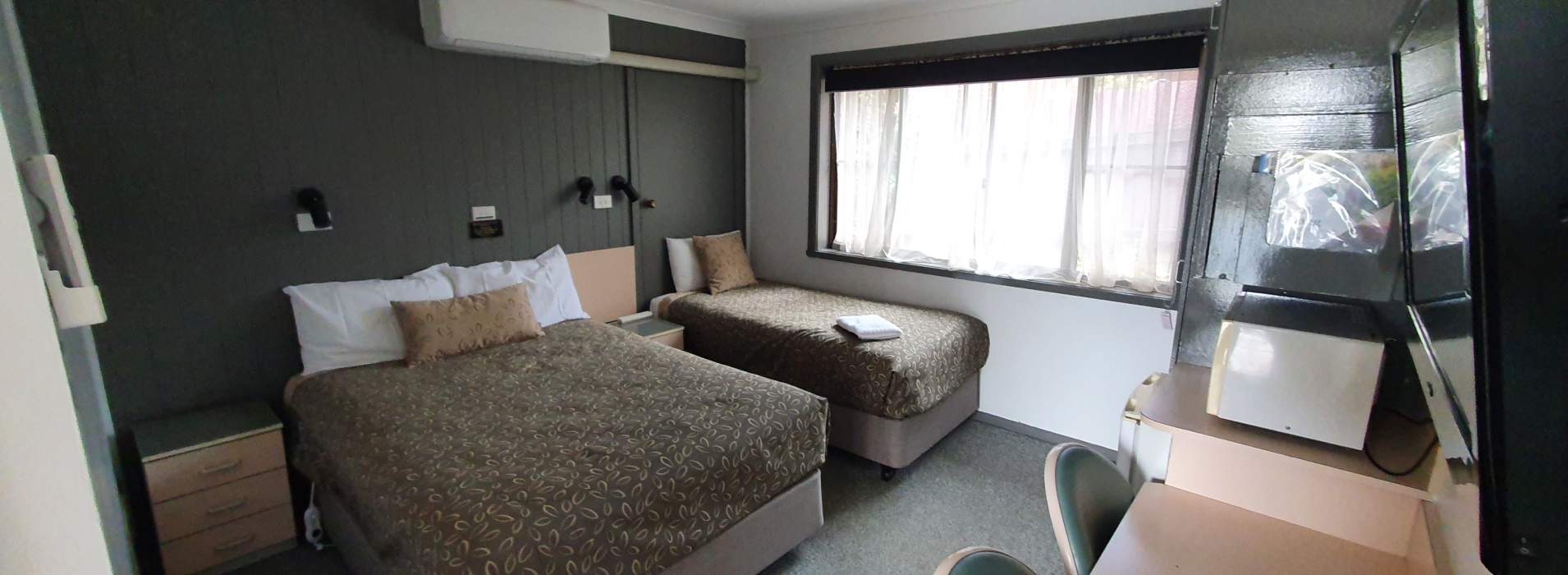 Deluxe Twinshare Room